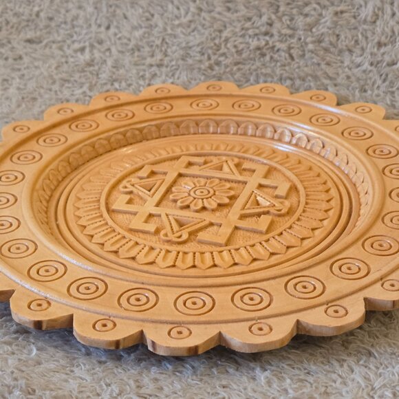 Hand-carved wooden wall plate 24.5 cm, folk art - Picture 4 of 5